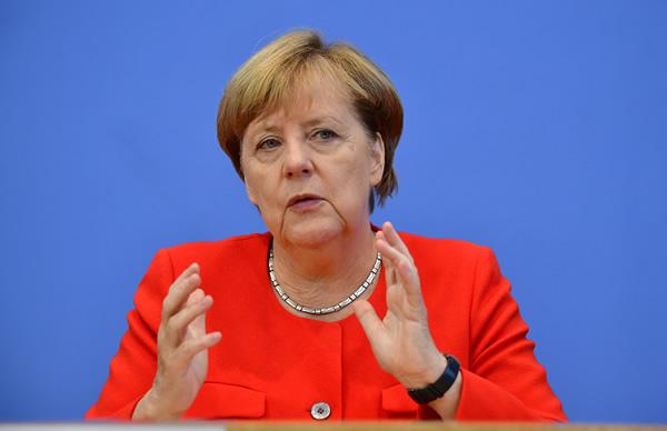 Merkel Özilin Almaniya millisindən getməsindən danışdı