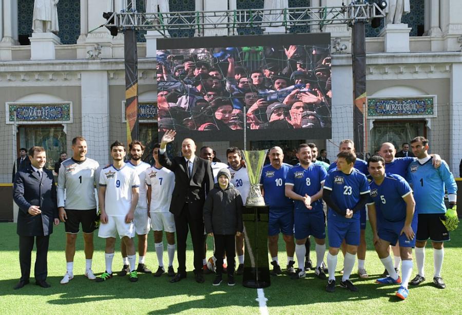 Ölkə prezidenti İlham Əliyev ulduz futbolçularla görüşdü -