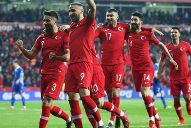 Türkiyə millisində 9 futbolçu heyətdən çıxarıldı