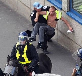 Uelsli fanatlar öz azarkeşini öldürdü