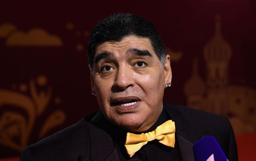 Maradona millinin baş məşqçisini “yıxıb-sürüdü”