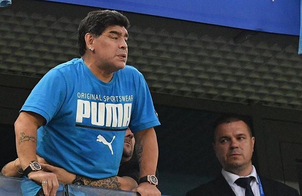 "Qeyqer oğrudur, onun futboldan başı çıxmır" - Maradona