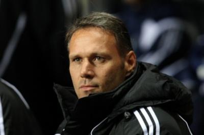 “Hamburq”da van Basten səsləri