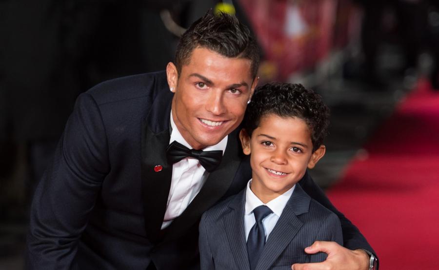 "Oğlum məndən daha yaxşı futbolçu olacağını deyir" - Ronaldo