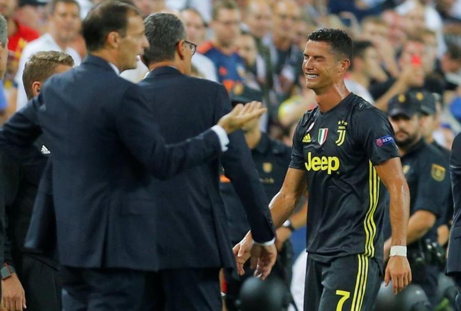 Ronaldo “qırmızı” aldı, ağladı -  Şəkil
