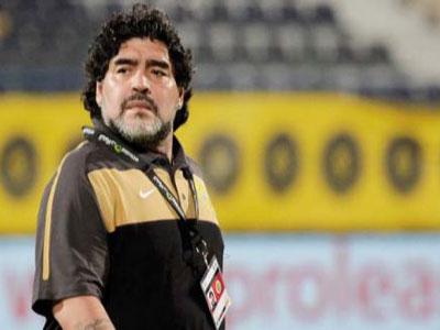Maradona yenidən yaşıl meydanlarda