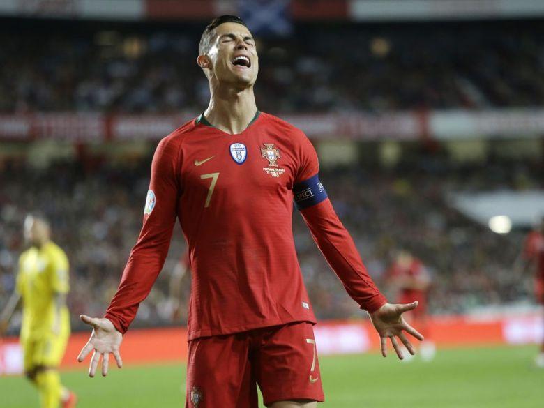 Ronaldo zədələnib, əvəzləndi