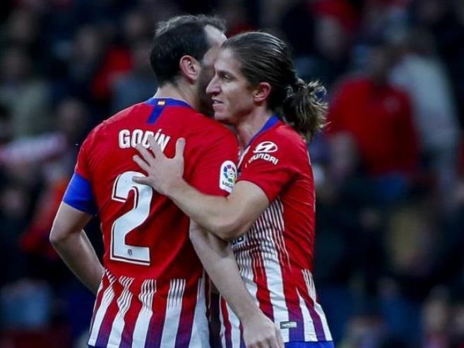 "Atletiko" iki əsas futbolçusu ilə yolları ayırır
