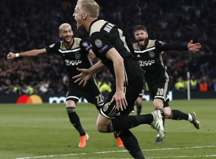 "Ayaks" "Tottenhem"i udub, finala yaxınlaşdı