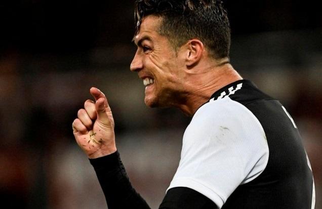 Ronaldodan qalmaqallı jest -  Video