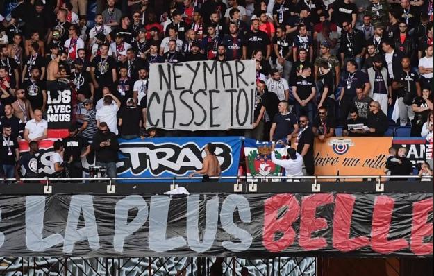 "Neymar, rədd ol, get" bannerinə görə cəza verildi