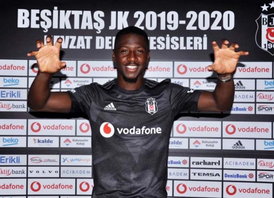 "Sportinq"in futbolçusu "Beşiktaş"da
