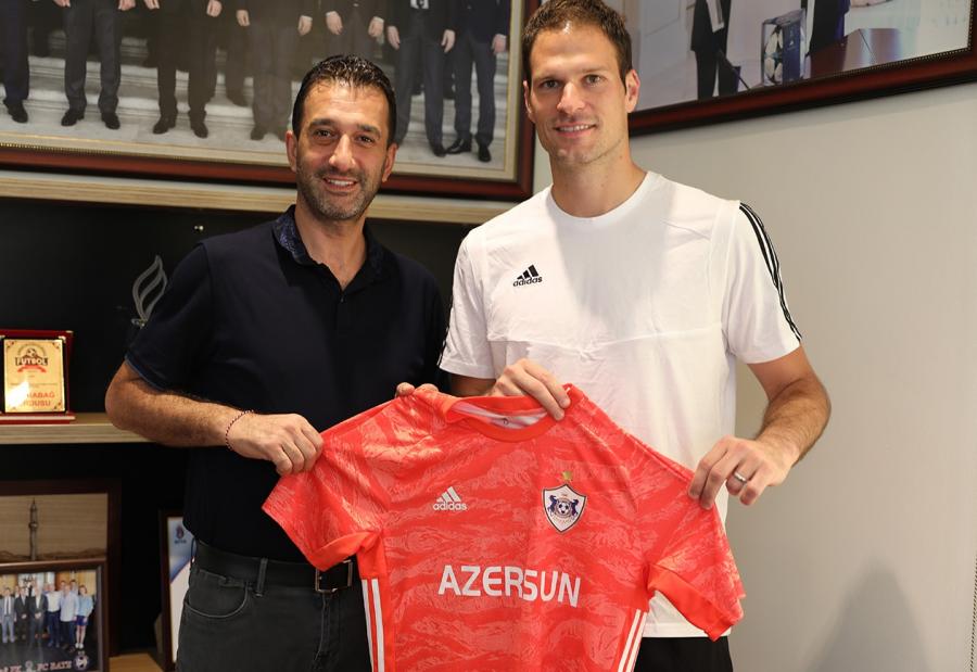 Beqoviç "Qarabağ"la müqavilə imzaladı