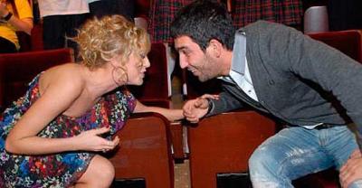 Arda Turan - Sinem Kobal çütlüyü seksə görə on min lirə qazandılar