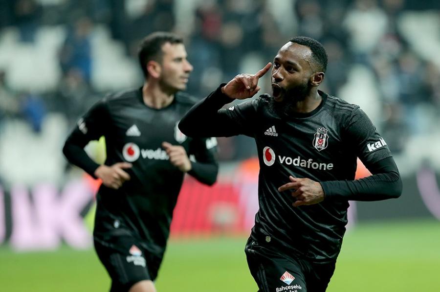 "Beşiktaş"ın oyununda 5 qol, 2 qırmızı vərəqə