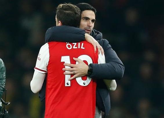 "Məsut Özil 18 ayda ilk dəfə gülürdü"