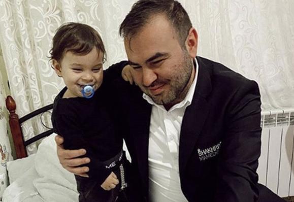 “Şah” övladları ilə şəklini paylaşdı 