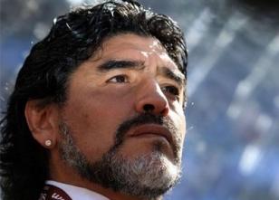 Maradona: "Pele oyuncaq uşağa bənzəyir"
