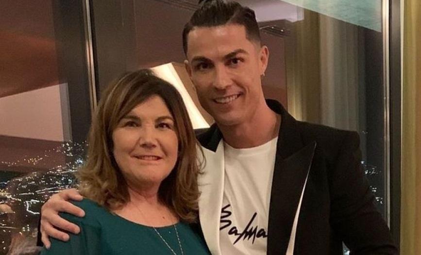 Ronaldo anasına bahalı maşın aldı -  Şəkil