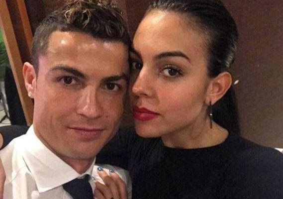 Corcina Ronaldonun saçını hördü –  Şəkil