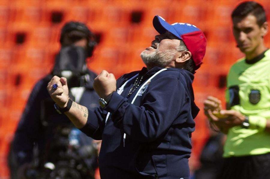 Maradonadan yeni müqavilə