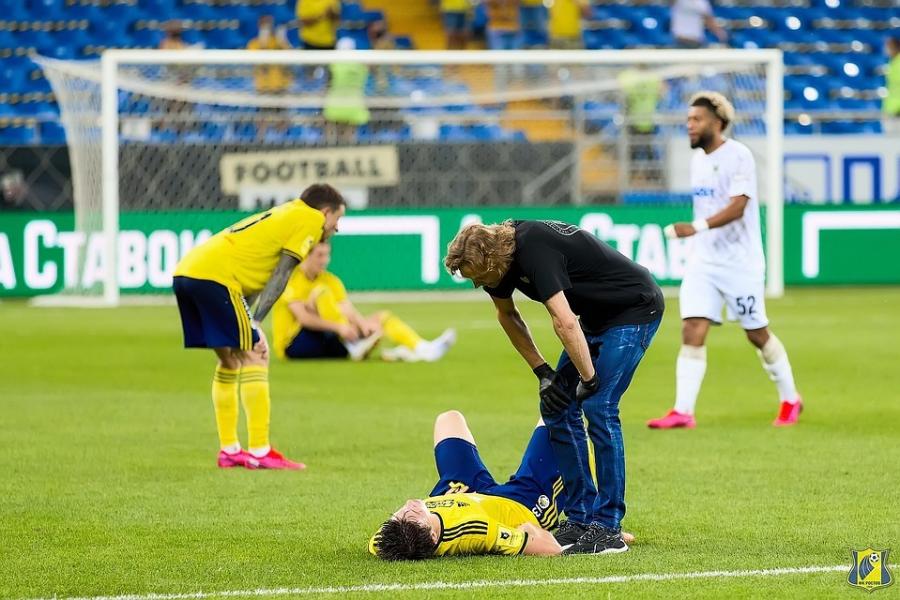 Üç futbolçuda koronavirus simptomu üzə çıxdı - Oyundan sonra