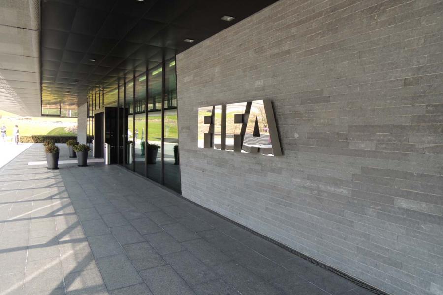 FIFA milli federasiyalara 1,5 milyard dollar ödədi -