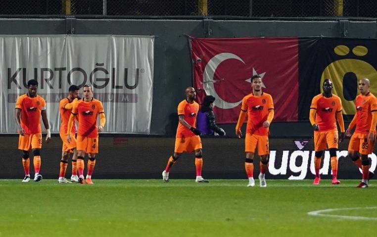 "Qalatasaray" və “Beşiktaş”ın oyununun vaxtı dəyişdi 