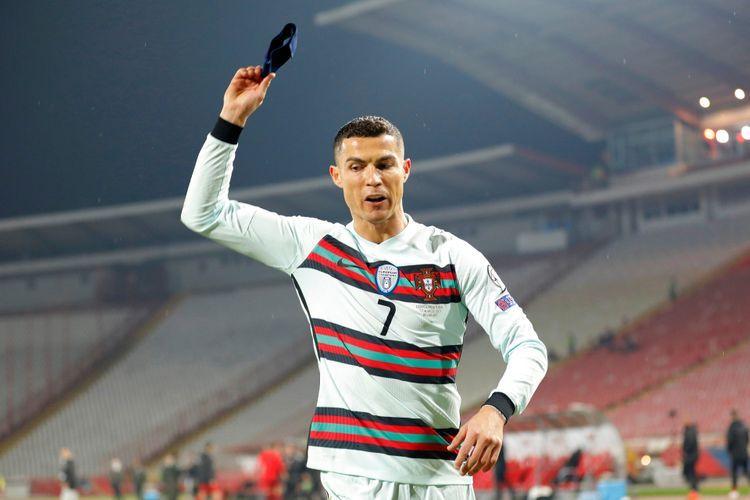 Ronaldonun yerə atdığı kapitanlıq sarğısı satıldı