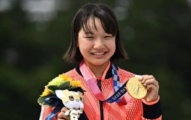 13 yaşında Olimpiya çempionu oldu - Şəkillər