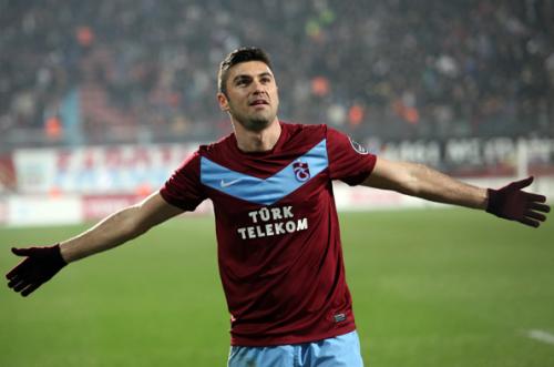 Burak Yılmaz rəsmən "Qalatasaray"da