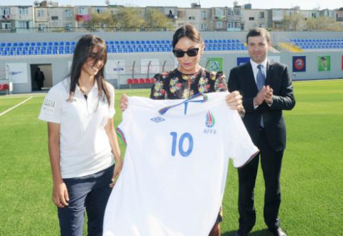 Mehriban Əliyeva yeni stadionun açılışında iştirak etdi (FOTOLAR)
