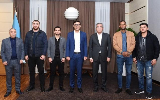 Fərid Qayıbov dünya çempionatında medal qazanmış boksçularla görüşdü