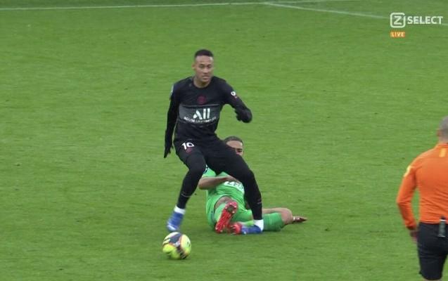 Neymar qorxunc zədə aldı - Şəkil