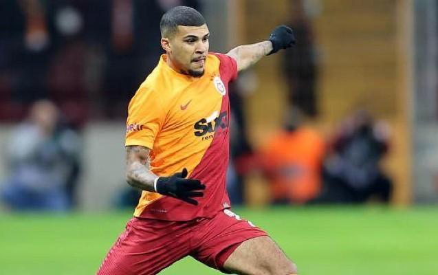 "Qalatasaray" 2 futbolçusu ilə yollarını ayırdı
