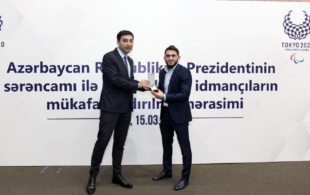 Tanınmış idmançılar mükafatlandırıldılar – Şəkillər