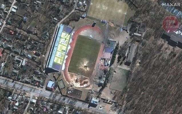 Ukraynada bombalanan stadionun ürəkağrıdan görüntüləri – Şəkillər