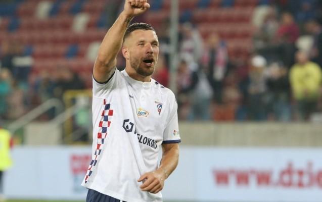Lukas Podolskinin müqaviləsi uzadıldı