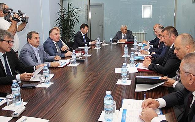 İclasın başlama vaxtı dəyişdirildi -