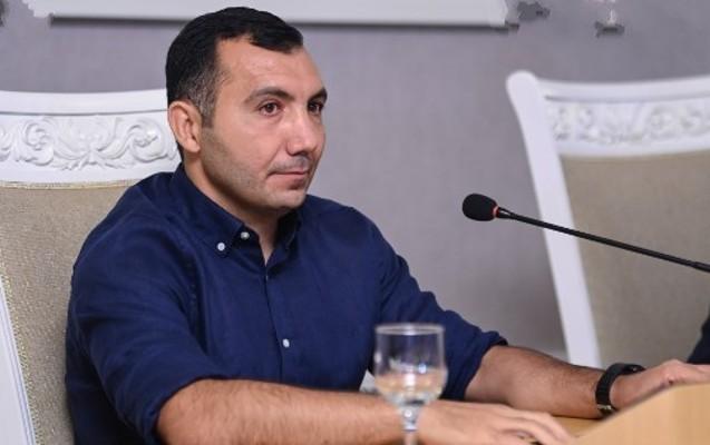 Vüqar Əsgərli: "Ona dəstək olmalıyıq"