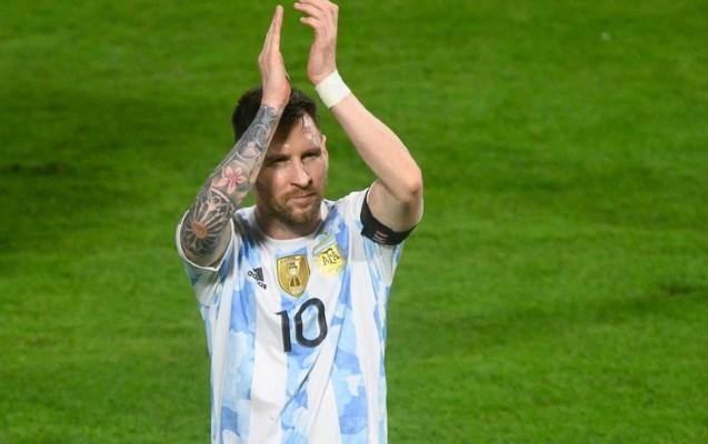 Messi futbol tarixinə görün nə ilə düşdü...