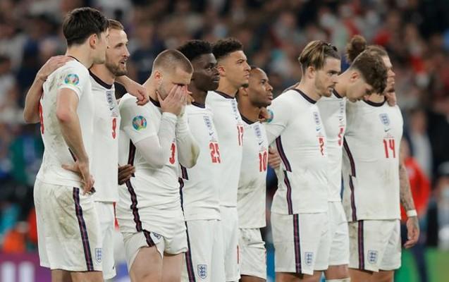 Sterlinqin evinin qarət olunması ingilis futbolçuları şoka salıb