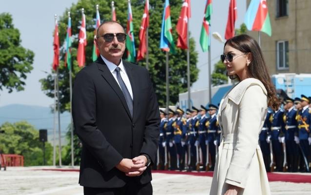 İlham Əliyev və Mehriban Əliyeva İrəvanda medal qazanan türk idmançıları təbrik etdilər