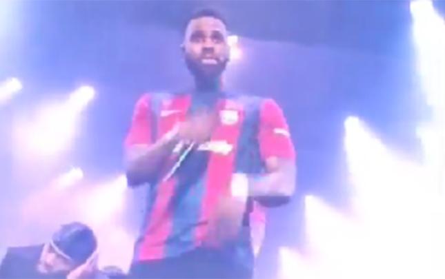 Amerikalı müğənni "Barselona" forması ilə çıxış etdi - Video
