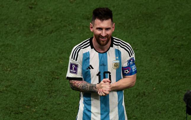 Messi komanda yoldaşlarına hədiyyələr verdi - Şəkil