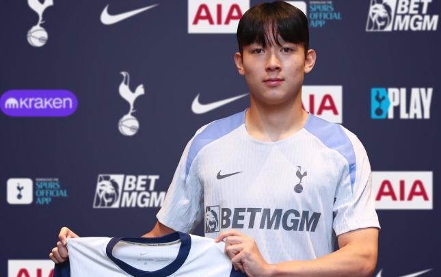 "Tottenhem" koreyalı futbolçu transfer etdi