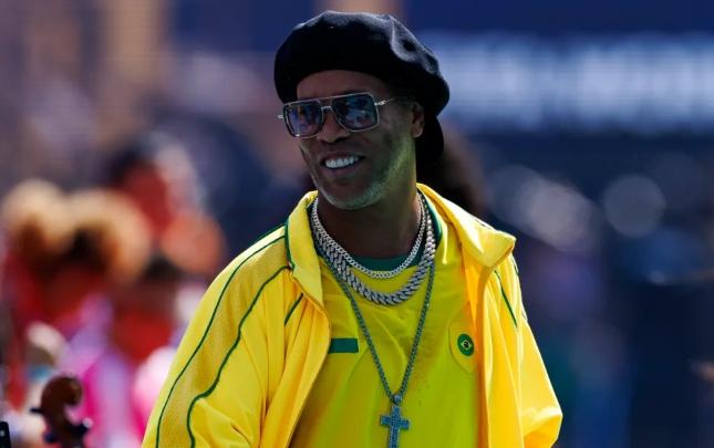 Ronaldinyo 46 yaşında karyerasını bərpa edir
