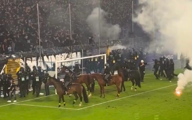 Almaniyada derbi oyununda xaos - Video