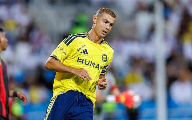 “Ronaldo əsas heyətdə oynamamalıdır”