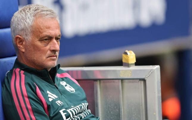 Mourinyo "Real"ın bazasında gecələyir